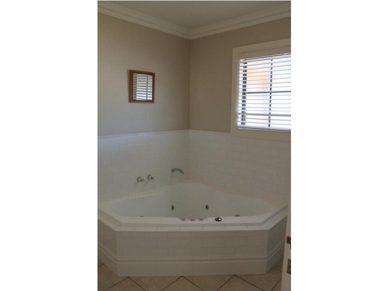 41 Glenoak Way, Nowra Hill NSW 2540