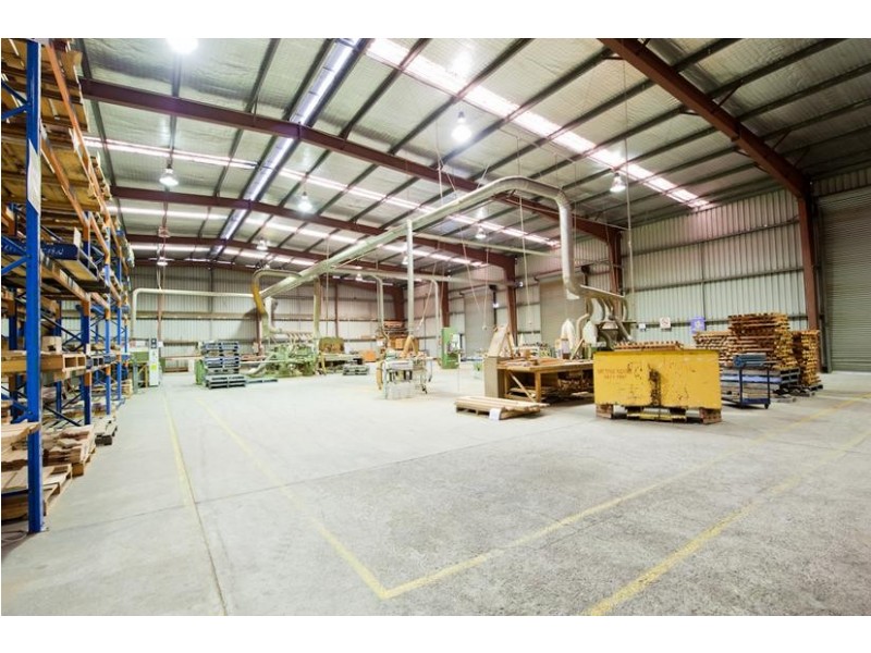 100 Railway Street, Bomaderry NSW 2541