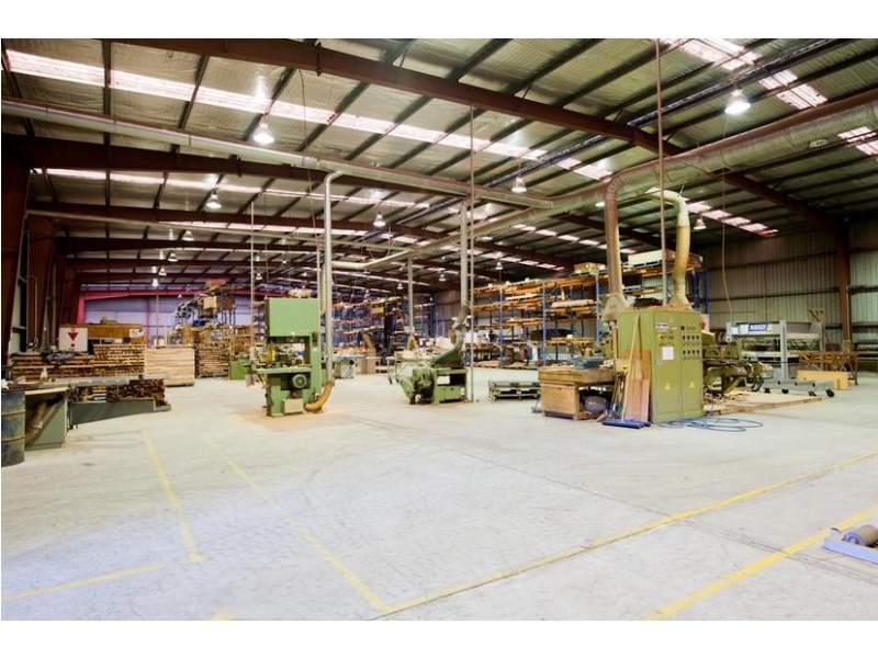 100 Railway Street, Bomaderry NSW 2541