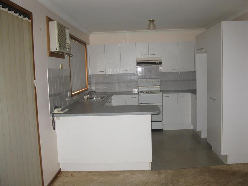 4/3 Carisbrook Close, Bomaderry NSW 2541