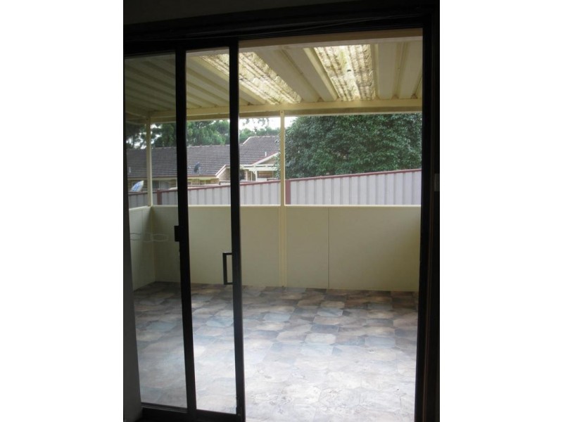 4/3 Carisbrook Close, Bomaderry NSW 2541