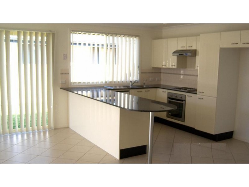 8 Emerald Drive, Bomaderry NSW 2541