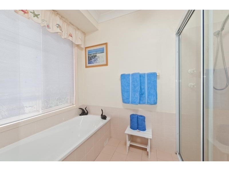 8 Woorin Close, Bomaderry NSW 2541