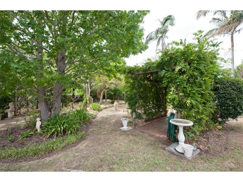 8 Woorin Close, Bomaderry NSW 2541