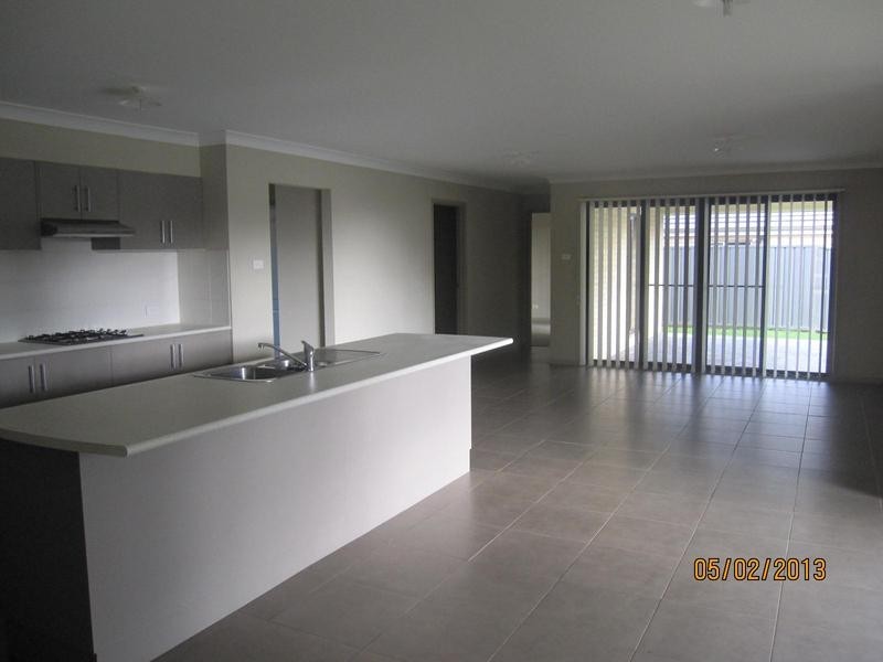 97 Jasmine Drive, Bomaderry NSW 2541