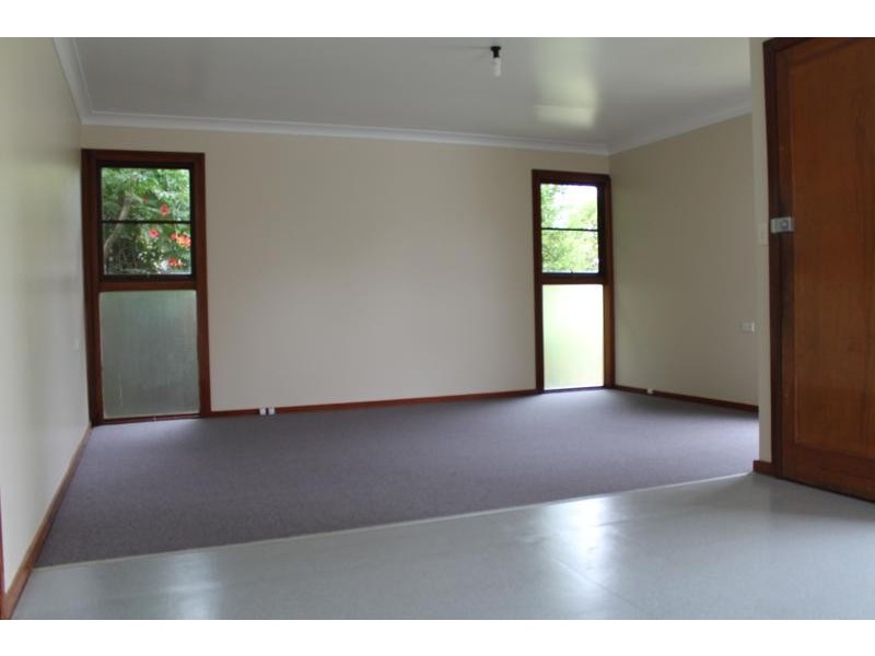 73 Sampson Crescent, Bomaderry NSW 2541