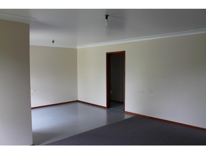 73 Sampson Crescent, Bomaderry NSW 2541