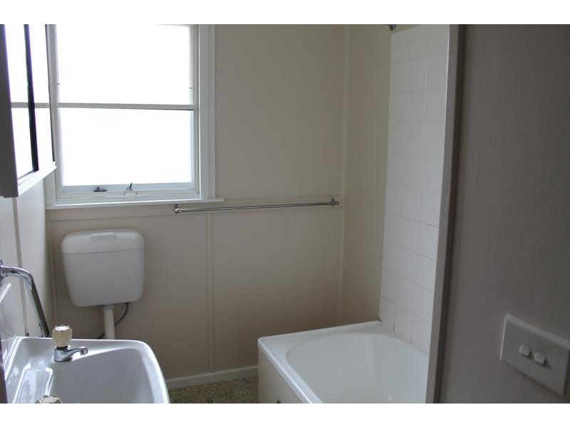 73 Sampson Crescent, Bomaderry NSW 2541