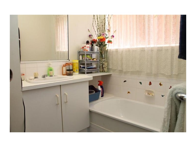 2/4 Harvey Place, North Nowra NSW 2541