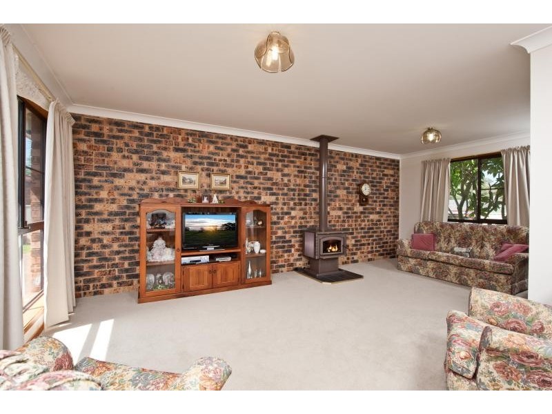 10 Chatsworth Crescent, North Nowra NSW 2541