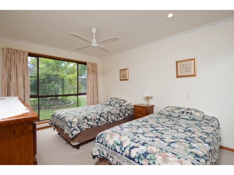 10 Chatsworth Crescent, North Nowra NSW 2541