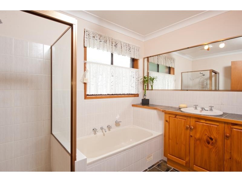 10 Chatsworth Crescent, North Nowra NSW 2541