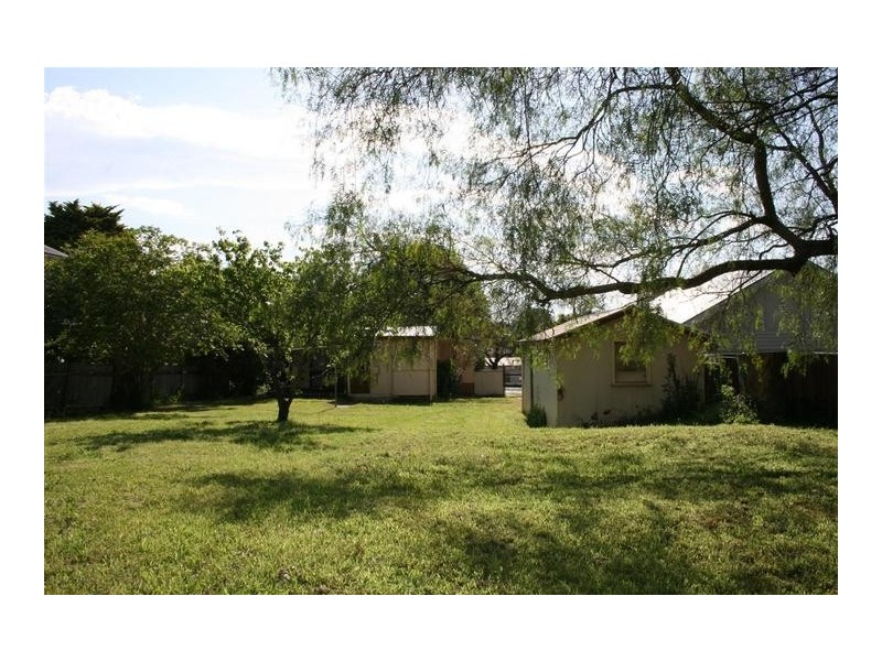 98 East Street, Nowra NSW 2541