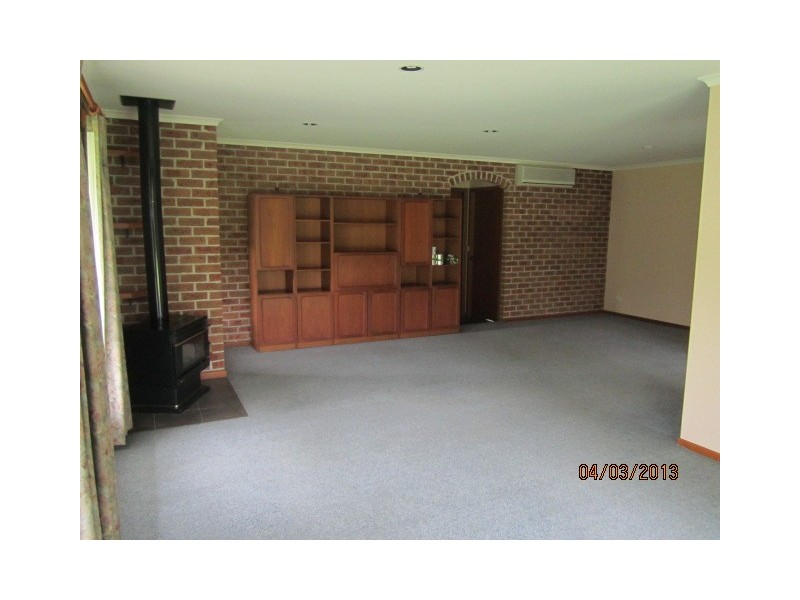 5 Theodore Place, Bomaderry NSW 2541