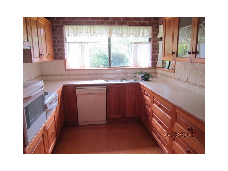 5 Theodore Place, Bomaderry NSW 2541