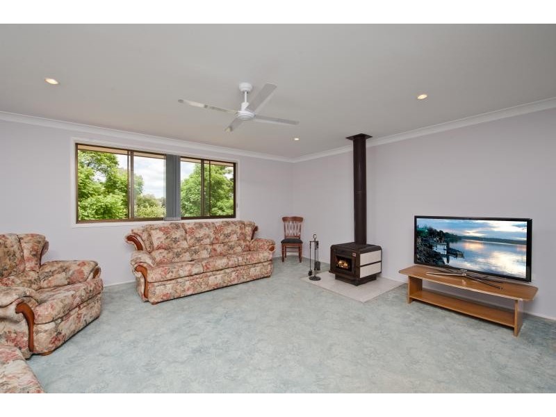 6 Shanklin Close, Bomaderry NSW 2541