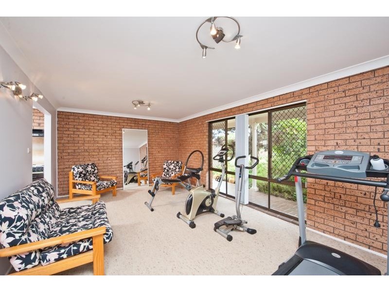 6 Shanklin Close, Bomaderry NSW 2541