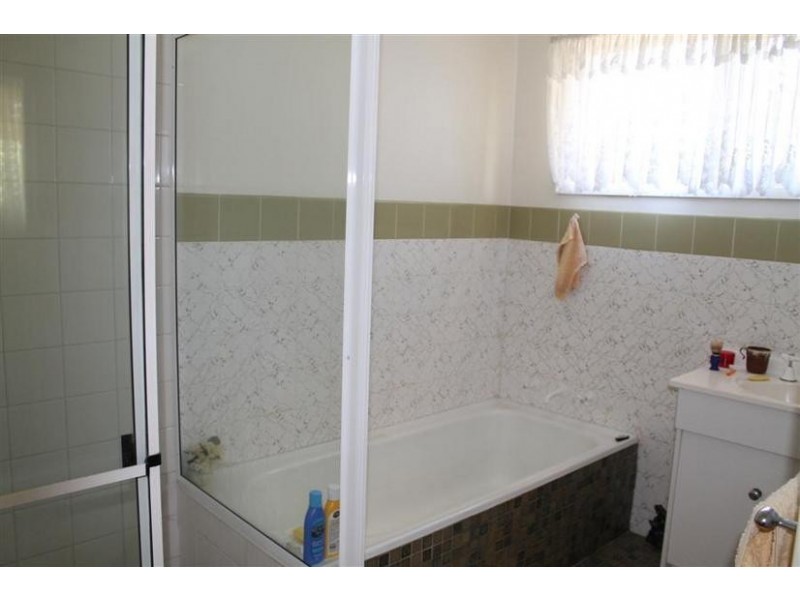 2 McDonald Avenue, Nowra NSW 2541