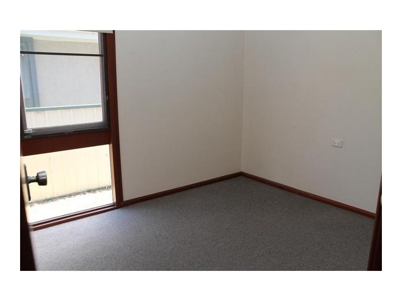 8 Alfred Street, Bomaderry NSW 2541