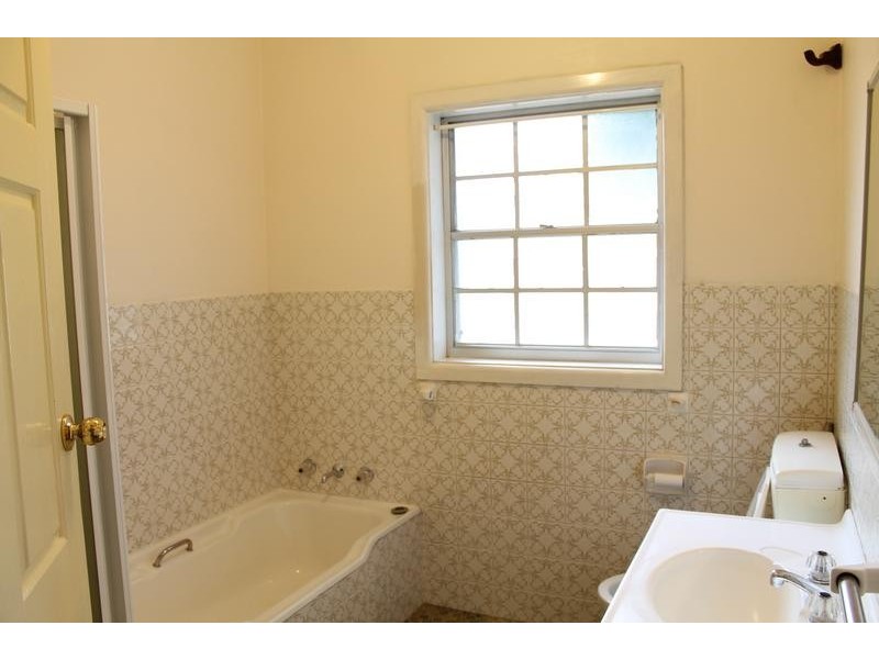 383 Princes Highway, Bomaderry NSW 2541