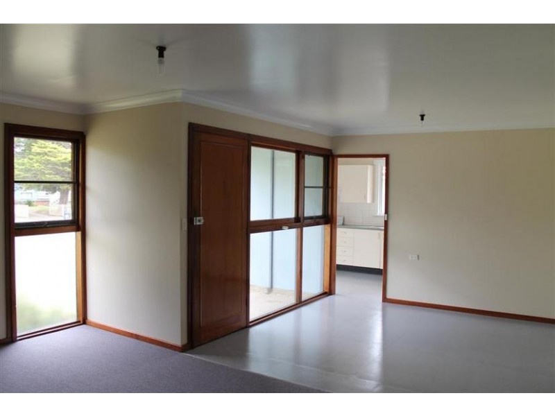 73 Sampson Crescent, Bomaderry NSW 2541