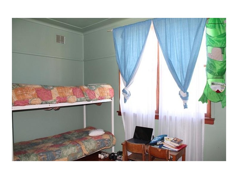 2 Bourne Avenue, Nowra NSW 2541