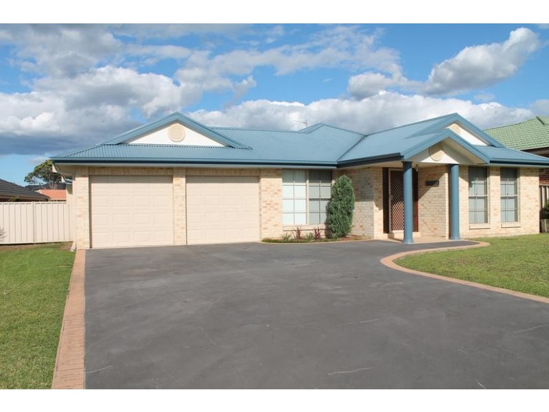 17 Carrington Park Drive, Nowra NSW 2541