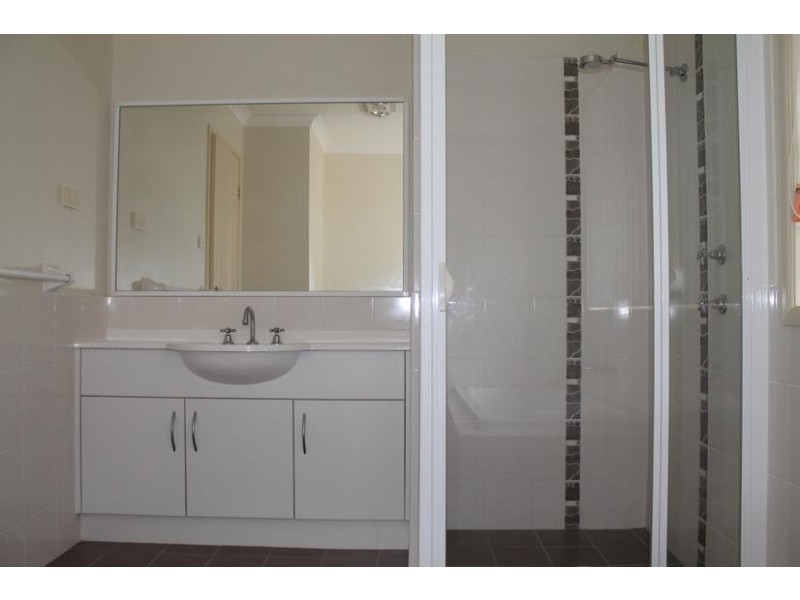 17 Carrington Park Drive, Nowra NSW 2541