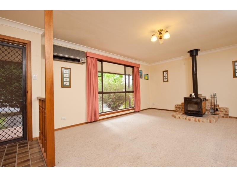 15 Philip Drive, North Nowra NSW 2541