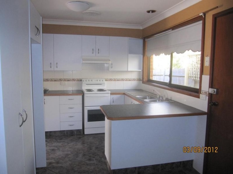 37 Yeovil Drive, Bomaderry NSW 2541