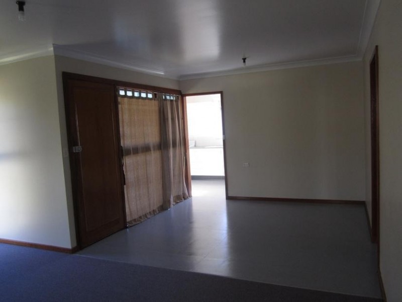 73 Sampson Crescent, Bomaderry NSW 2541