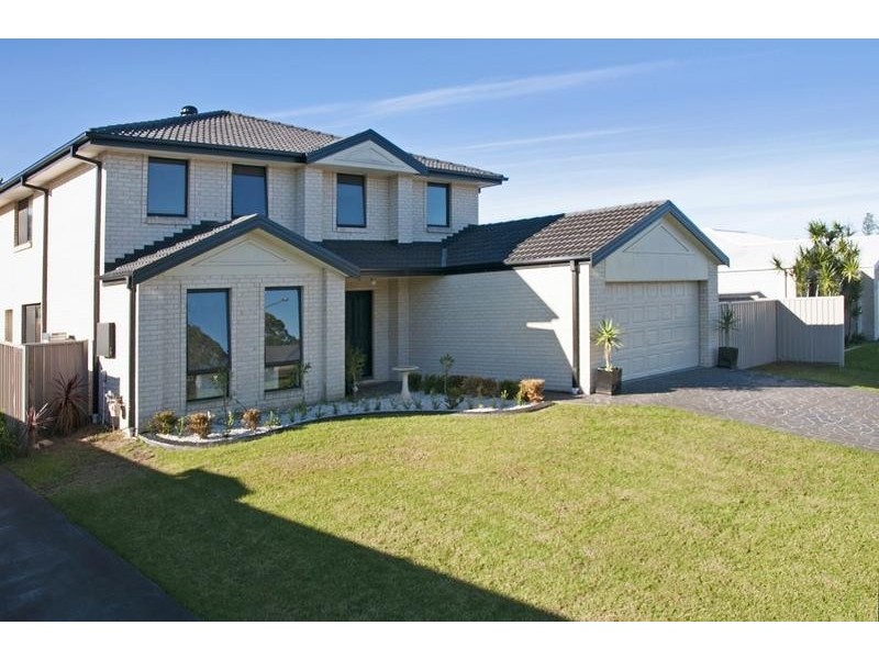 24 Emerald Drive, Meroo Meadow NSW 2540