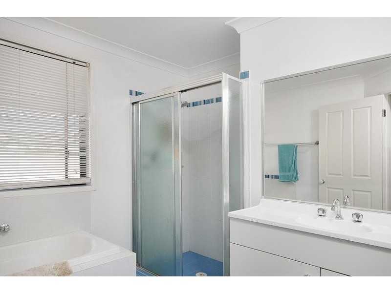 24 Emerald Drive, Meroo Meadow NSW 2540