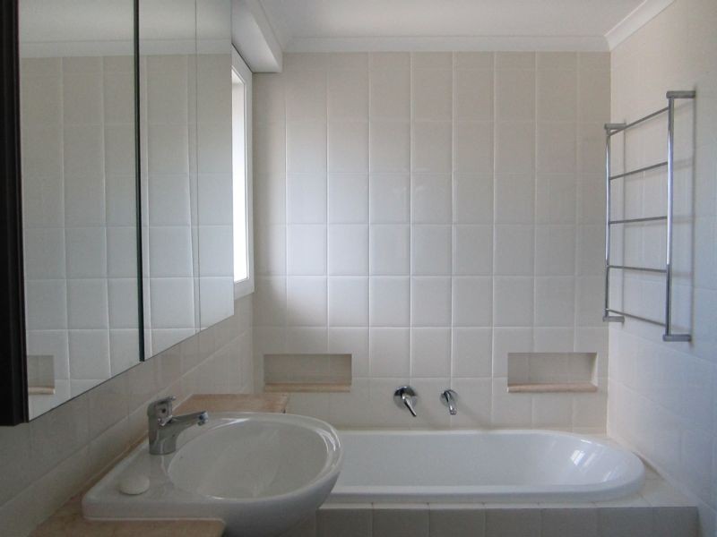 10 Peak Ave, North Nowra NSW 2541