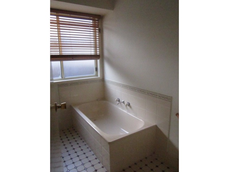 6 Hesperus Close, Nowra NSW 2541