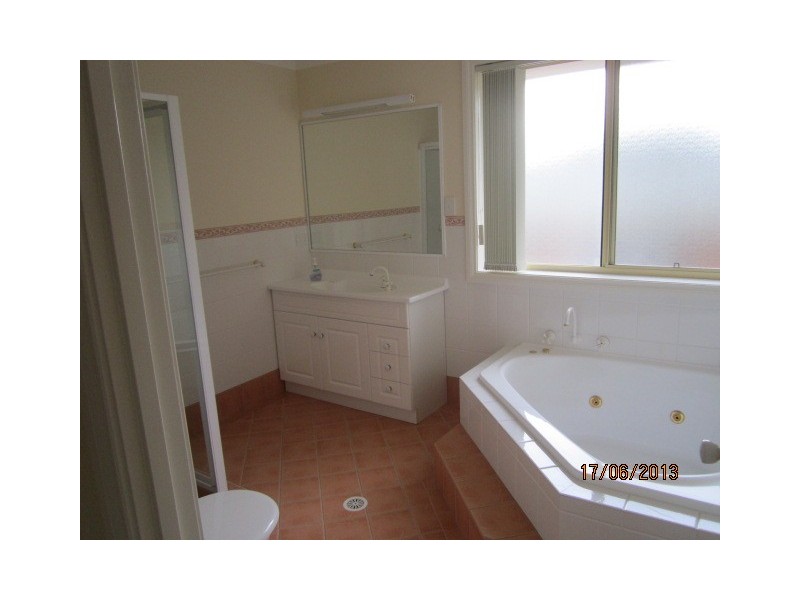 12 Wisteria Place, Bomaderry NSW 2541