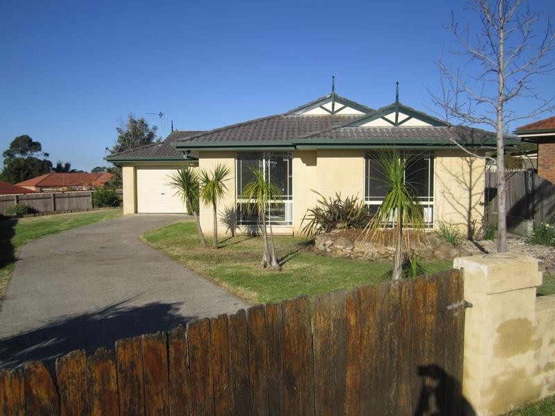 8 Hesperus Close, Nowra NSW 2541