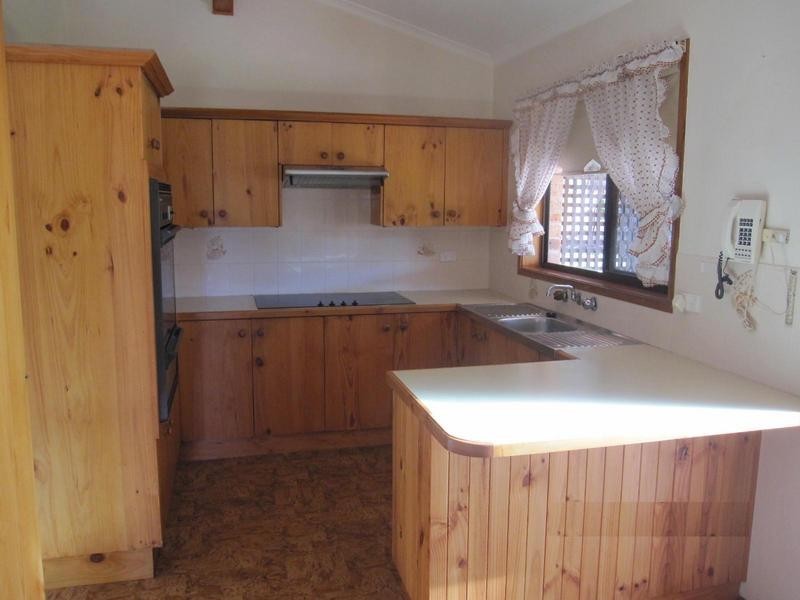 7 Birkdale Grove, Bomaderry NSW 2541