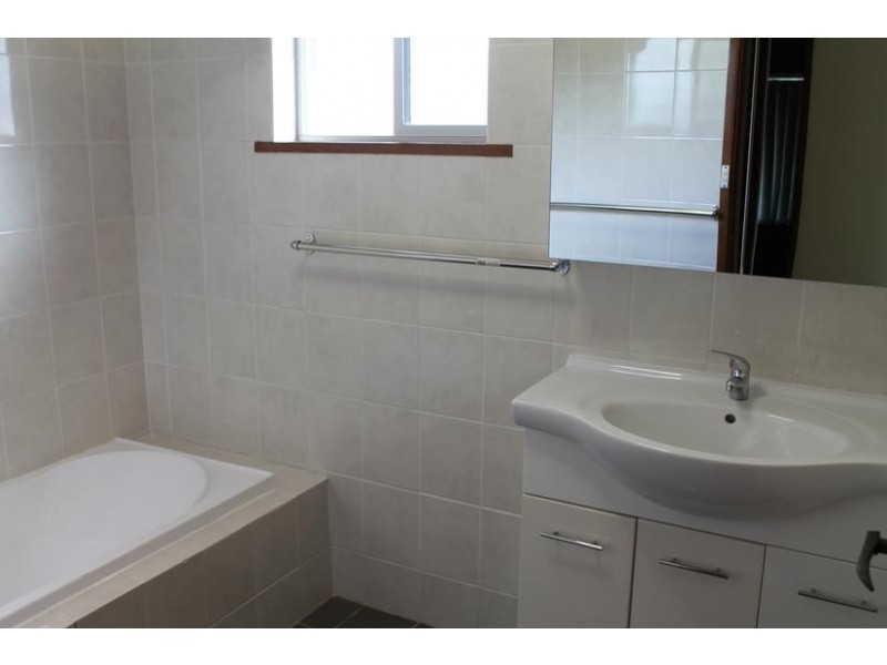 1 & 2/186 McKay Street, Nowra NSW 2541