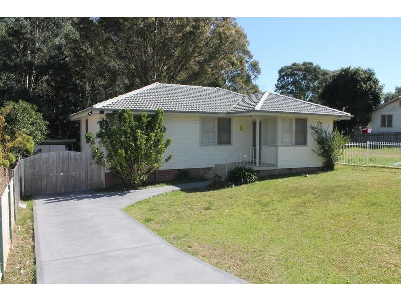 17 Queenborough Street, Nowra NSW 2541