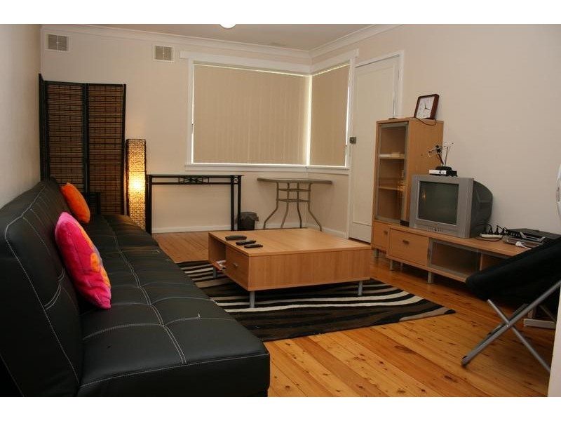 17 Queenborough Street, Nowra NSW 2541