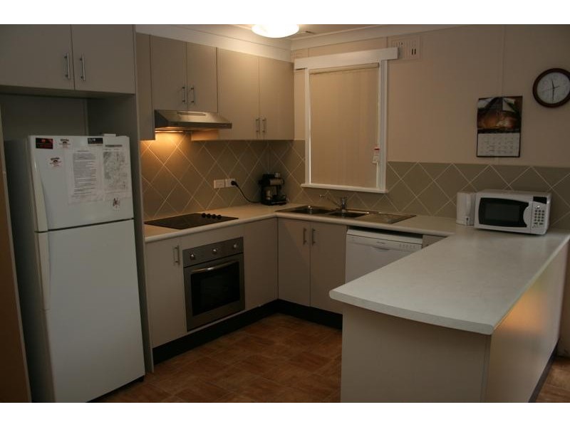 17 Queenborough Street, Nowra NSW 2541