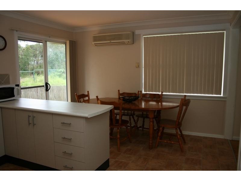 17 Queenborough Street, Nowra NSW 2541