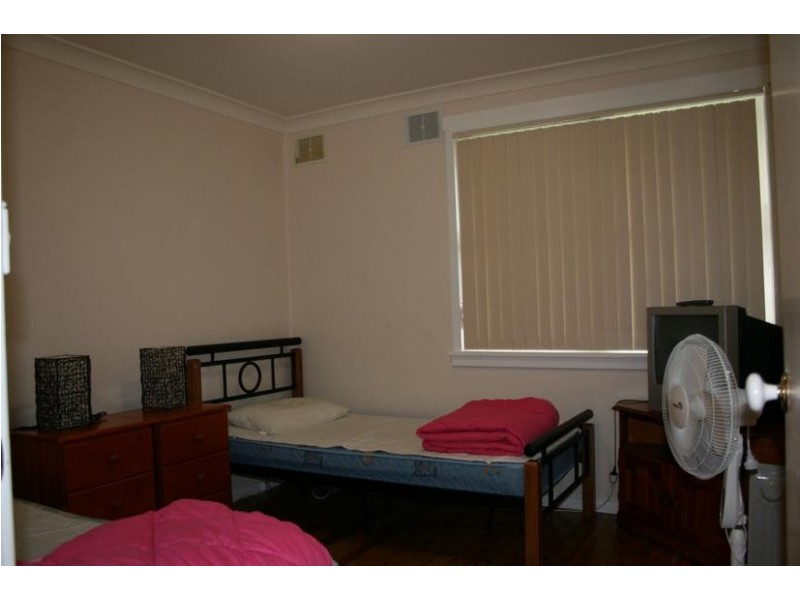 17 Queenborough Street, Nowra NSW 2541