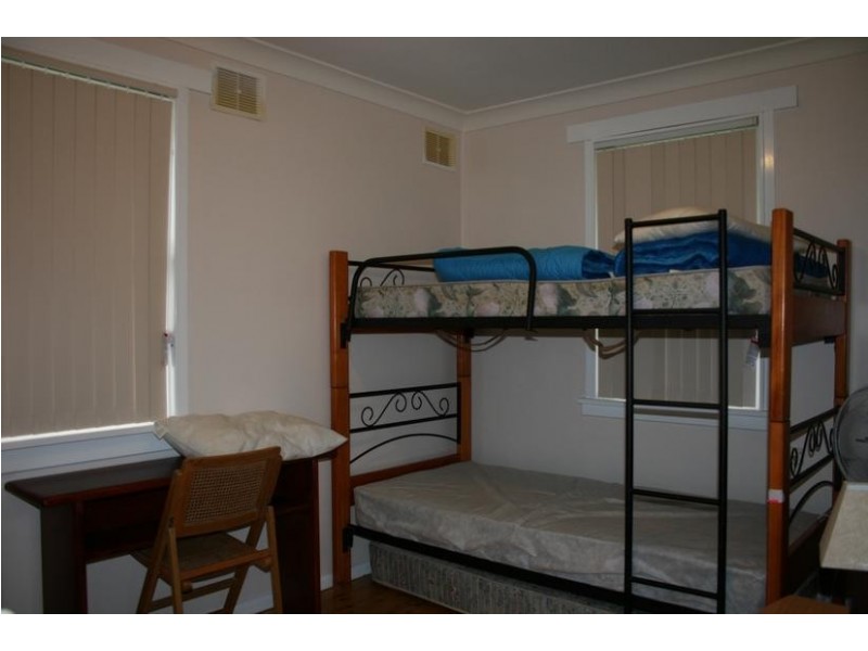 17 Queenborough Street, Nowra NSW 2541