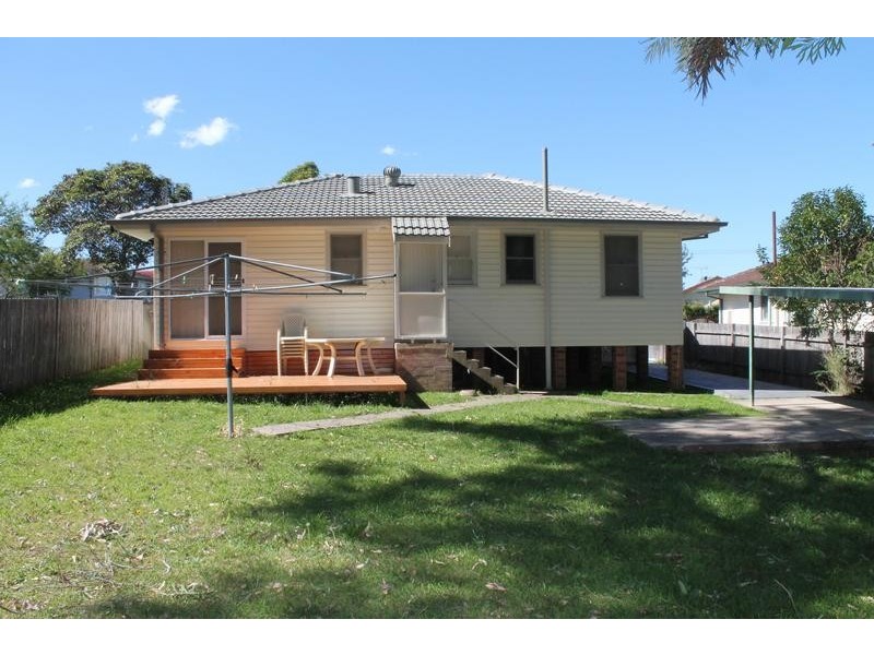 17 Queenborough Street, Nowra NSW 2541
