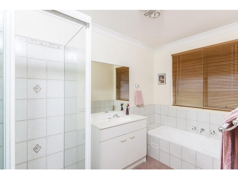 37 Tartarian Crescent, Bomaderry NSW 2541