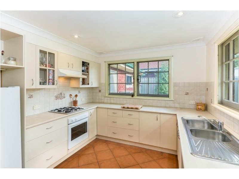 8 Taranna Crescent, Nowra NSW 2541