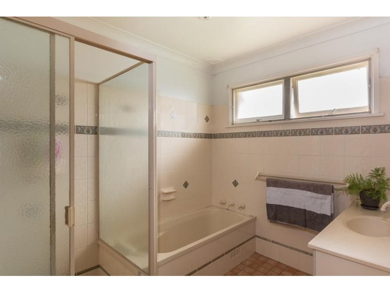 8 Taranna Crescent, Nowra NSW 2541