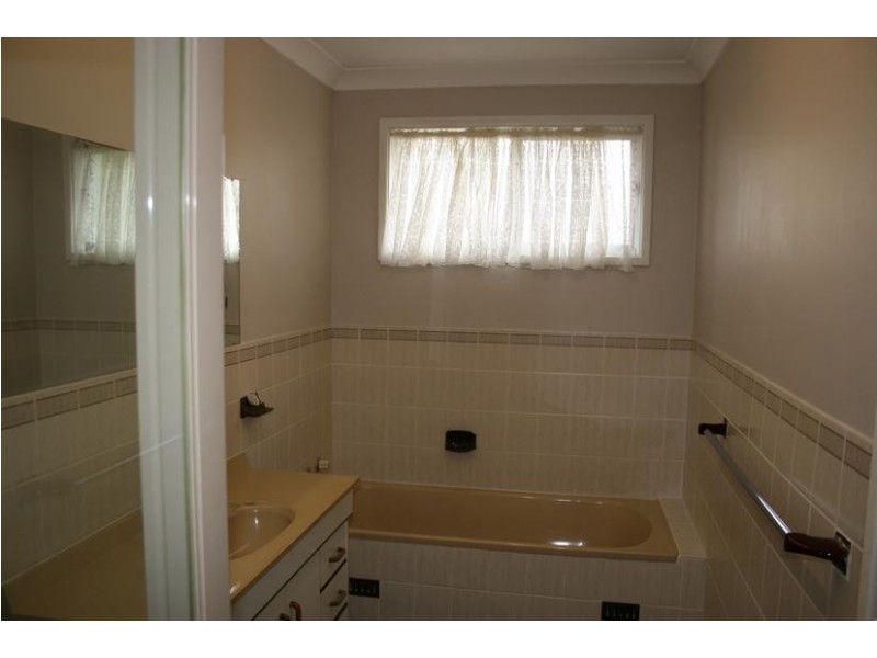 21 Young Avenue, Nowra NSW 2541